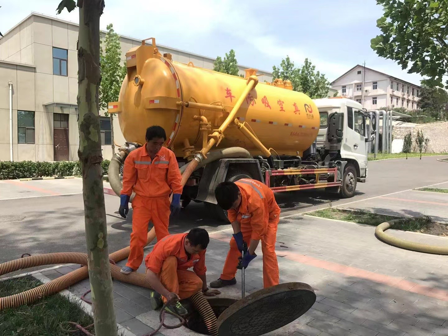 玛曲化粪池清理与5-8吨吸粪车施工效率分析